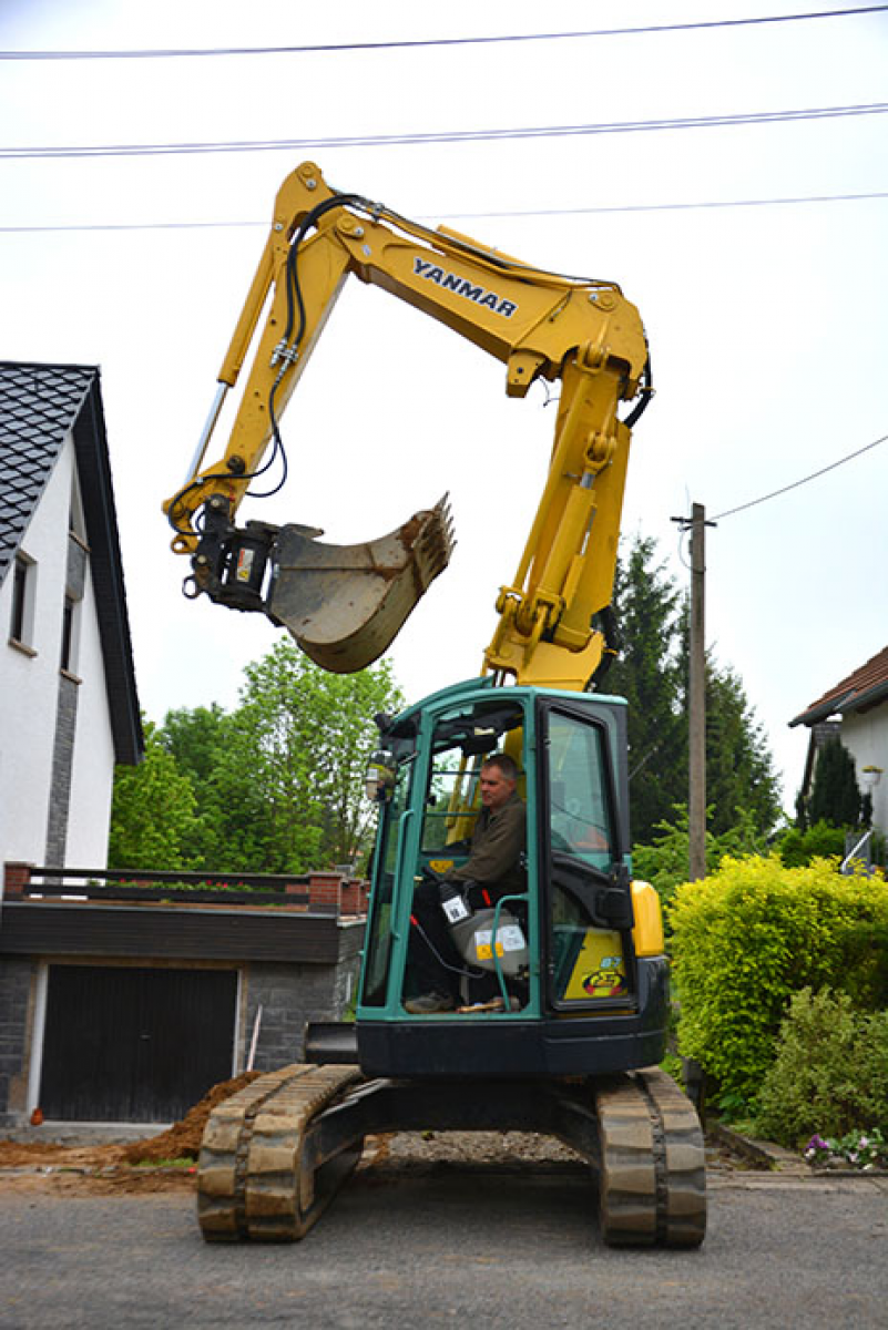 Einzigartig flexibel – dank seines dreiteiligen Verstellauslegers: der Yanmar B7 Sigma.