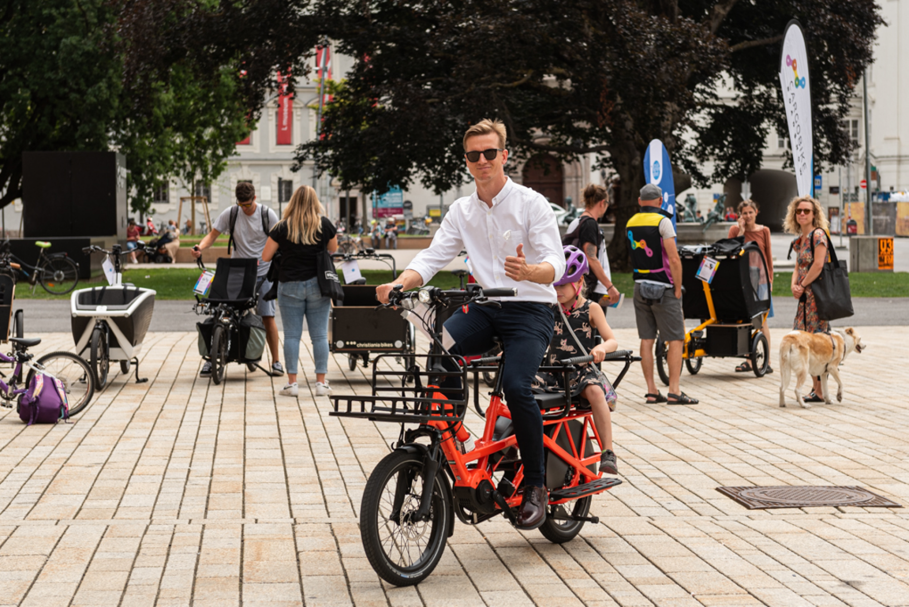 E-Lastenräder stehen für Testfahrten bereit