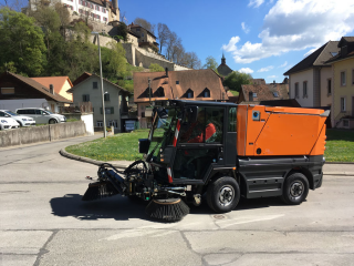 Neue Kehrmaschine für Commune de Lucens im Kanton Waadt