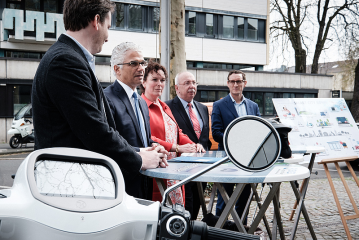  Leise Reise: E-Roller sind neuer Baustein für die Mobilitätswende und Smart City Bonn - Image