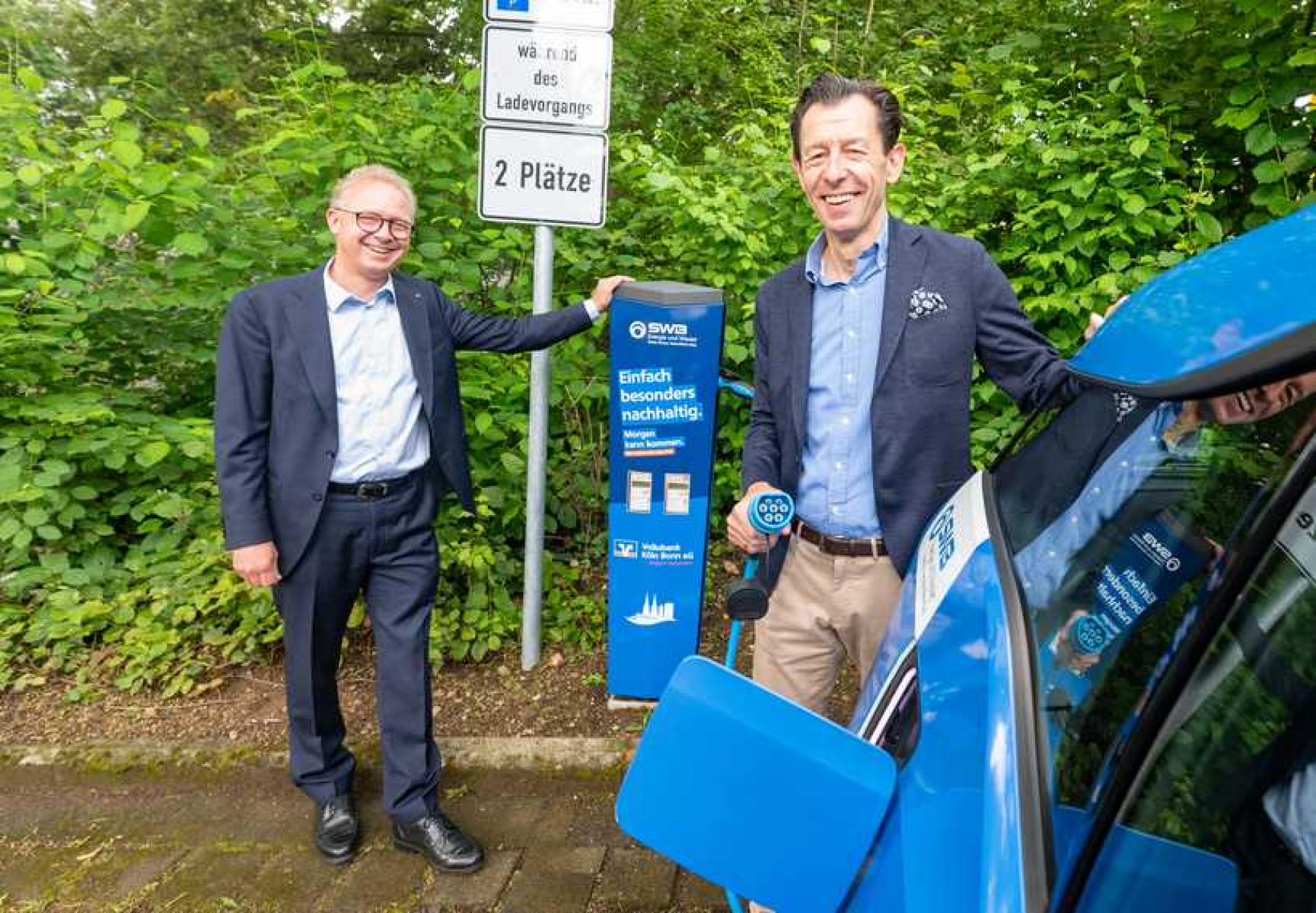 Neue Ladesäule am Volksbank-Haus für mehr grünen Verkehr