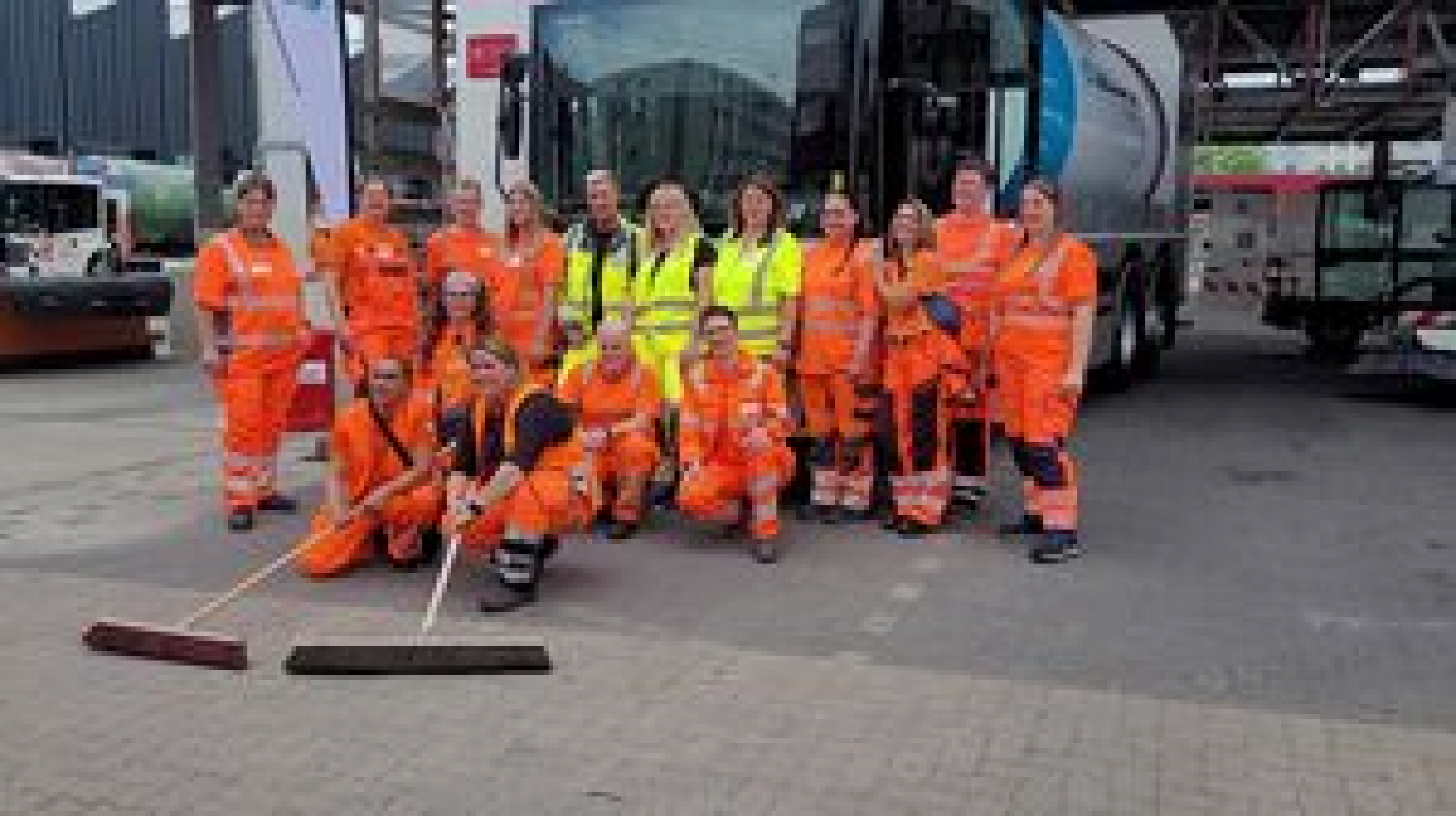 Frauen in Orange