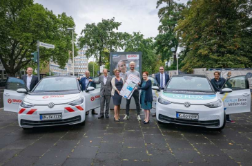Schon beim Start vor einem Jahr waren Initiatorinnen und Initiatoren sowie beteiligte Unternehmen überzeugt vom Erfolg der Mitfahr-App. (Foto: Stadtwerke Bonn)