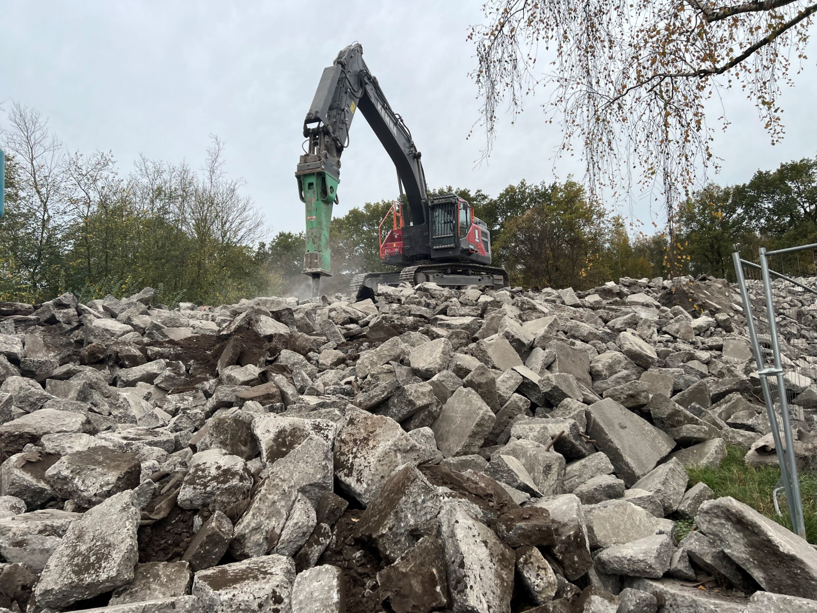 A1: Autobahn Westfalen recycelt alte Betonfahrbahn und nutzt Material für den Ausbau