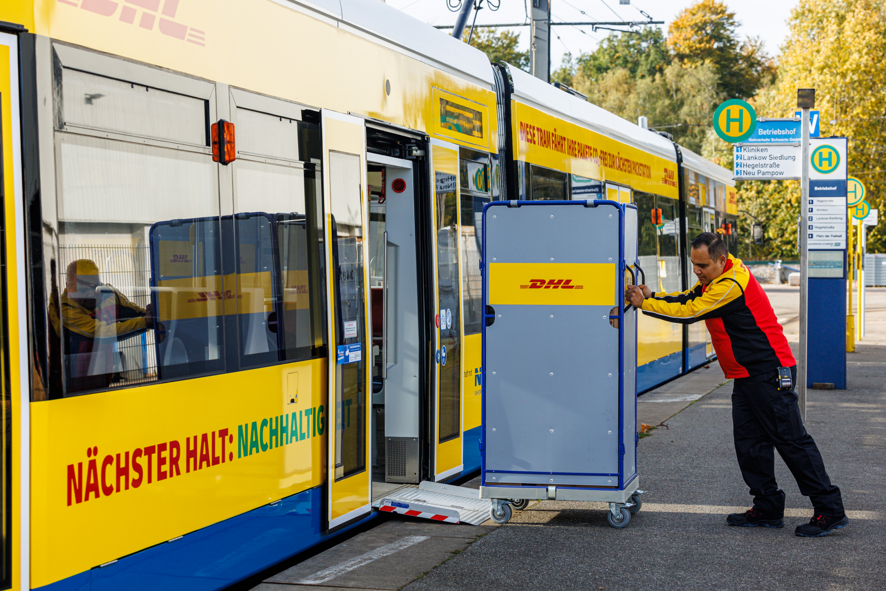 DHL Paketbahn @Jens Schlüter