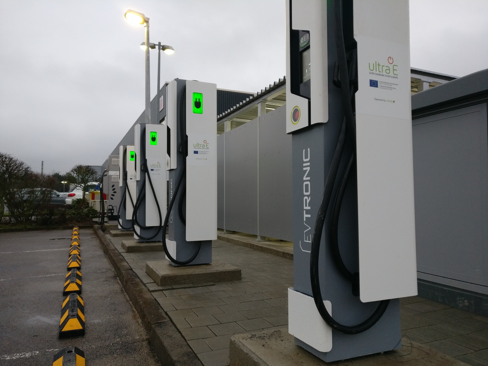 Europas erste öffentliche UltraSchnellladestation in Betrieb