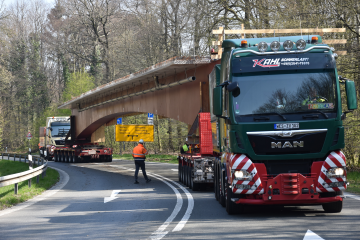 Straßen.NRW: Kraftakt für vier Krane: Stahlträger an der A1-Brücke Eichholzstraße aufgelegt - Image