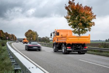 Fahrerloses Absicherungsfahrzeug auf Autobahnen - Image