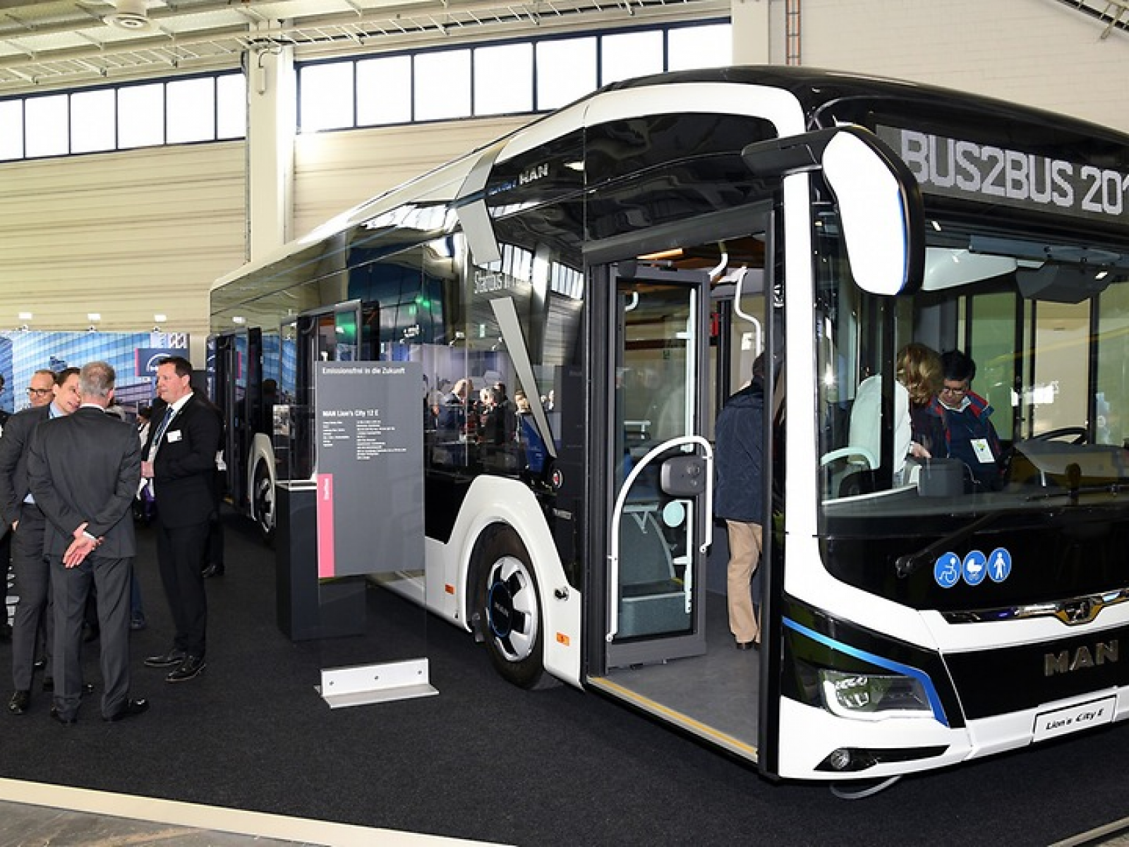 BUS2BUS in Berlin: MAN präsentiert Elektrobus Lion’s City E