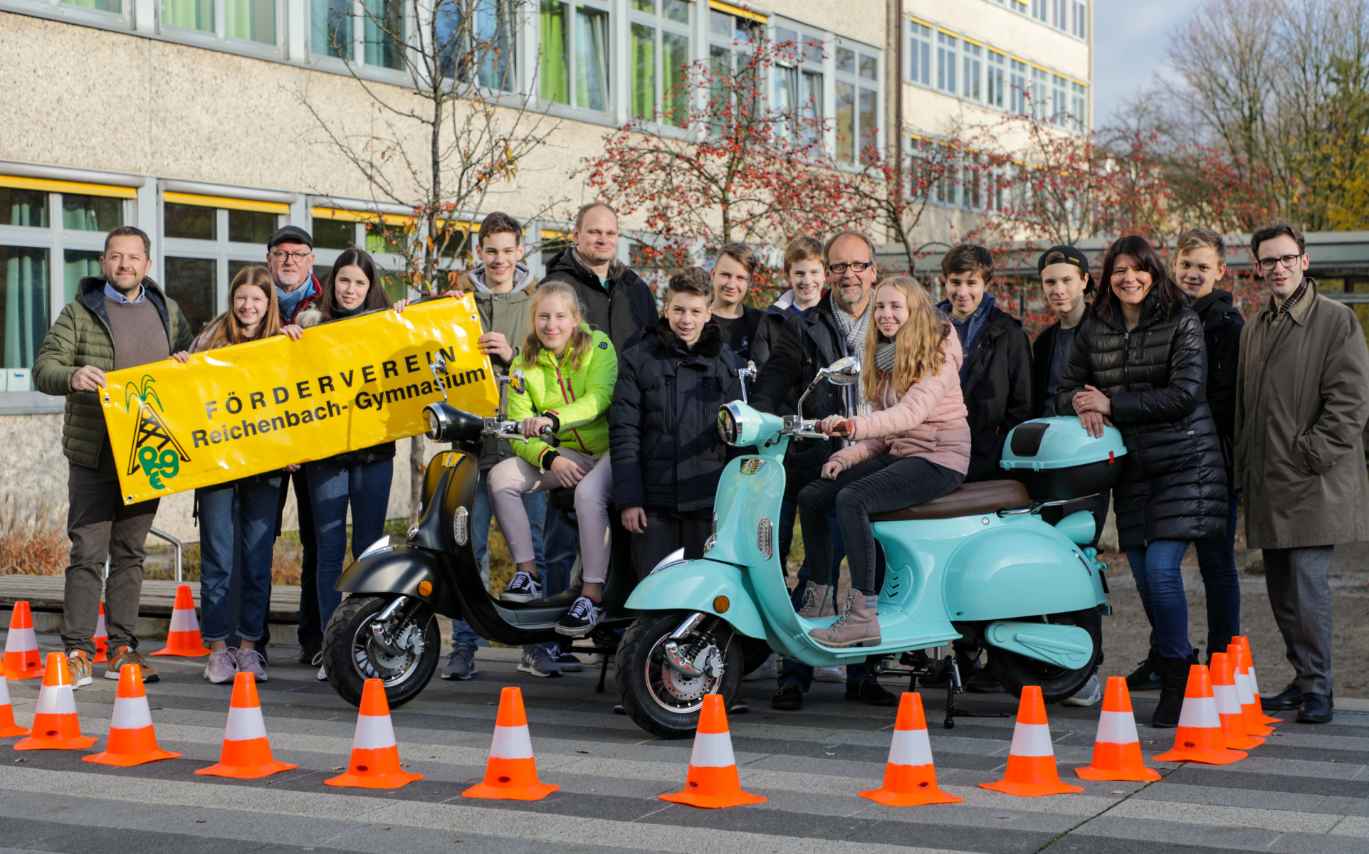 Mofa-AG des Reichenbach-Gymnasiums fährt auf E-Roller ab