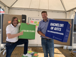 Ziehen ein positives Fazit über die erste Hausmesse der Stadt Gütersloh: Bürgermeister Norbert Morkes und Carsten Schlepphorst, Beigeordneter für den Bereich Personal.