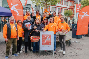 Die Mitglieder des Aktionskomitees „Gesunde Stadt“ mit den Kolleginnen des Aktivbüros und der Sozialreferentin Dr. Hülya Düber. Foto: Sigrun Rack