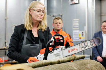 Umweltministerin Thekla Walker besucht STIHL - Image