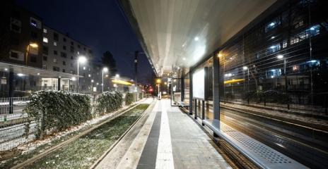 Gemeinsam mit vier weiteren Haltestellen erstrahlt die modernisierte Kopenhagener Straße in Auerberg seit dem vergangenen Jahr in neuem Glanz. (Fotos: SWB/Martin Magunia)