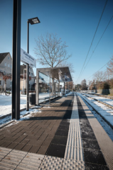 Modern und barrierefrei - Die Straßenbahnhaltestelle in Küdinghoven wurde im Rahmen der Arbeiten mit neuen Blindenleitsystemen ausgestattet.