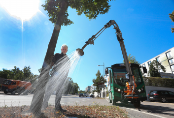 Stuttgart stellt Gießfahrzeuge zur Baumbewässerung vor  - Image