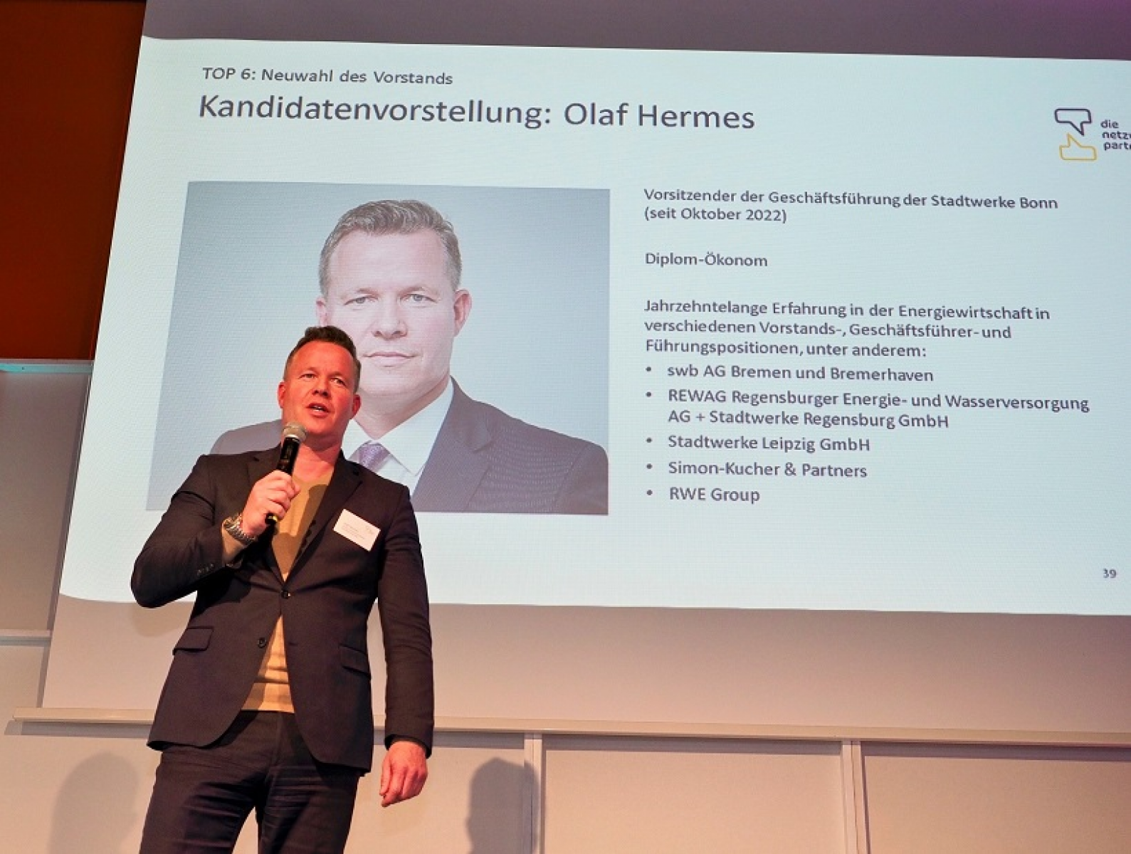 Olaf Hermes bei seiner Vorstellung auf der Mitgliederversammlung in Essen. (Foto: Die Netzwerkpartner)