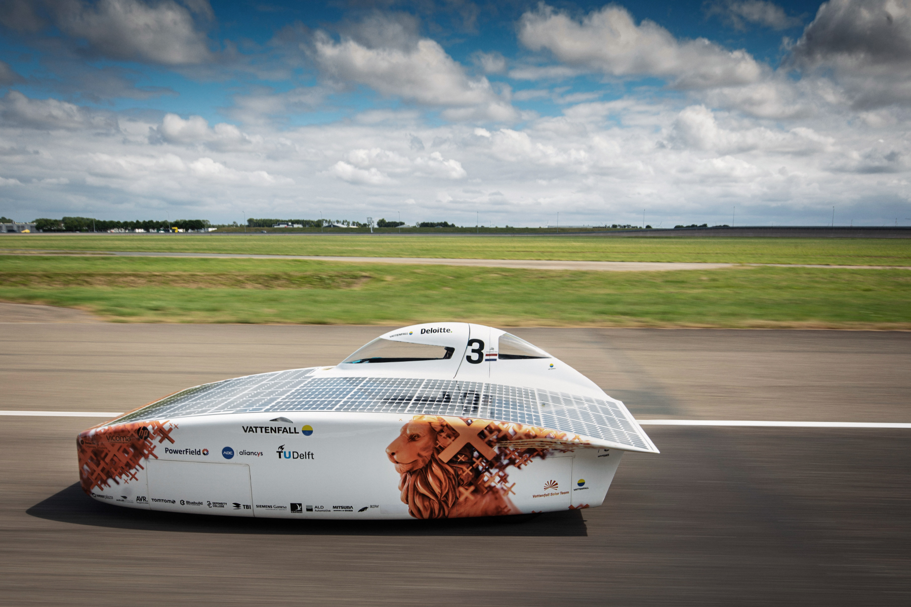 Rückenwind für neuestes Solarfahrzeug des Vattenfall Solar Teams