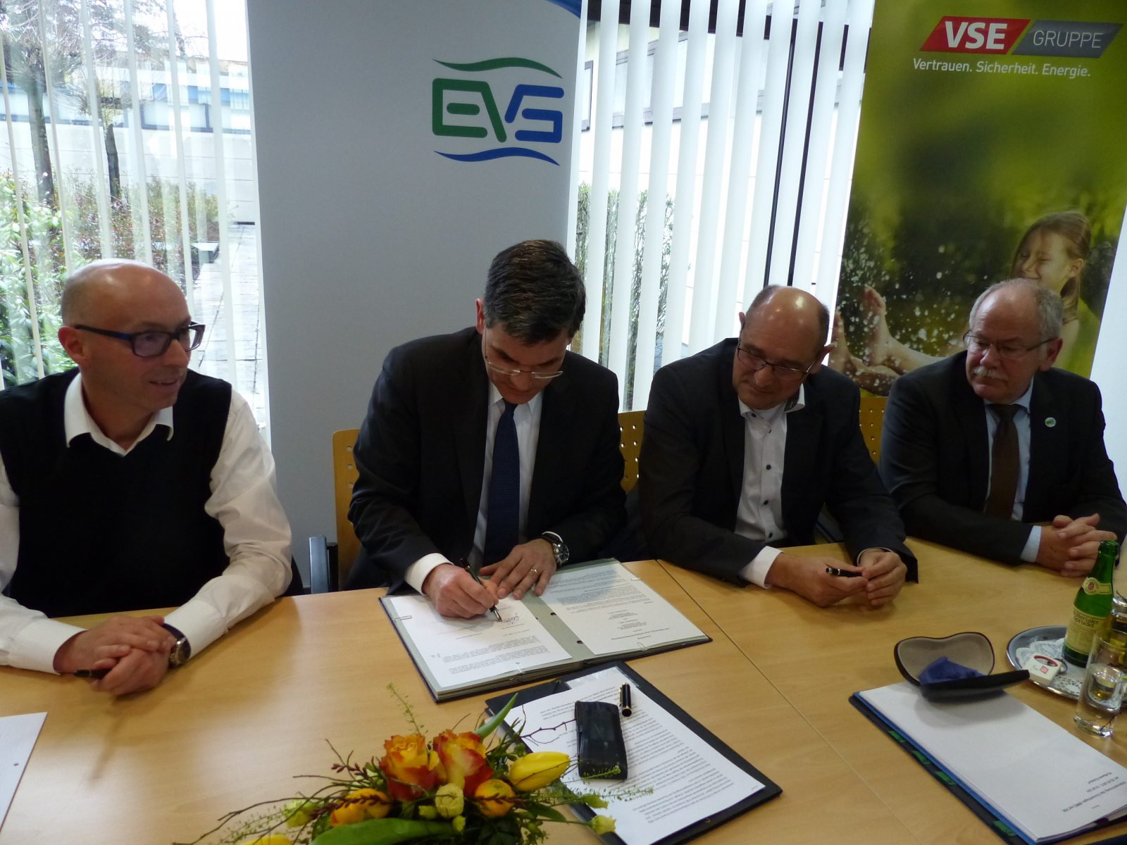 VSE und EVS unterzeichnen Vorvertrag zur Nutzung des Kraftwerksgeländes