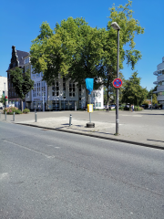 Die Bushaltestelle „Rathaus/Viehtor“ wird ab dem 14. August für voraussichtlich ein Jahr erprobt. Fotos: Stadt RE