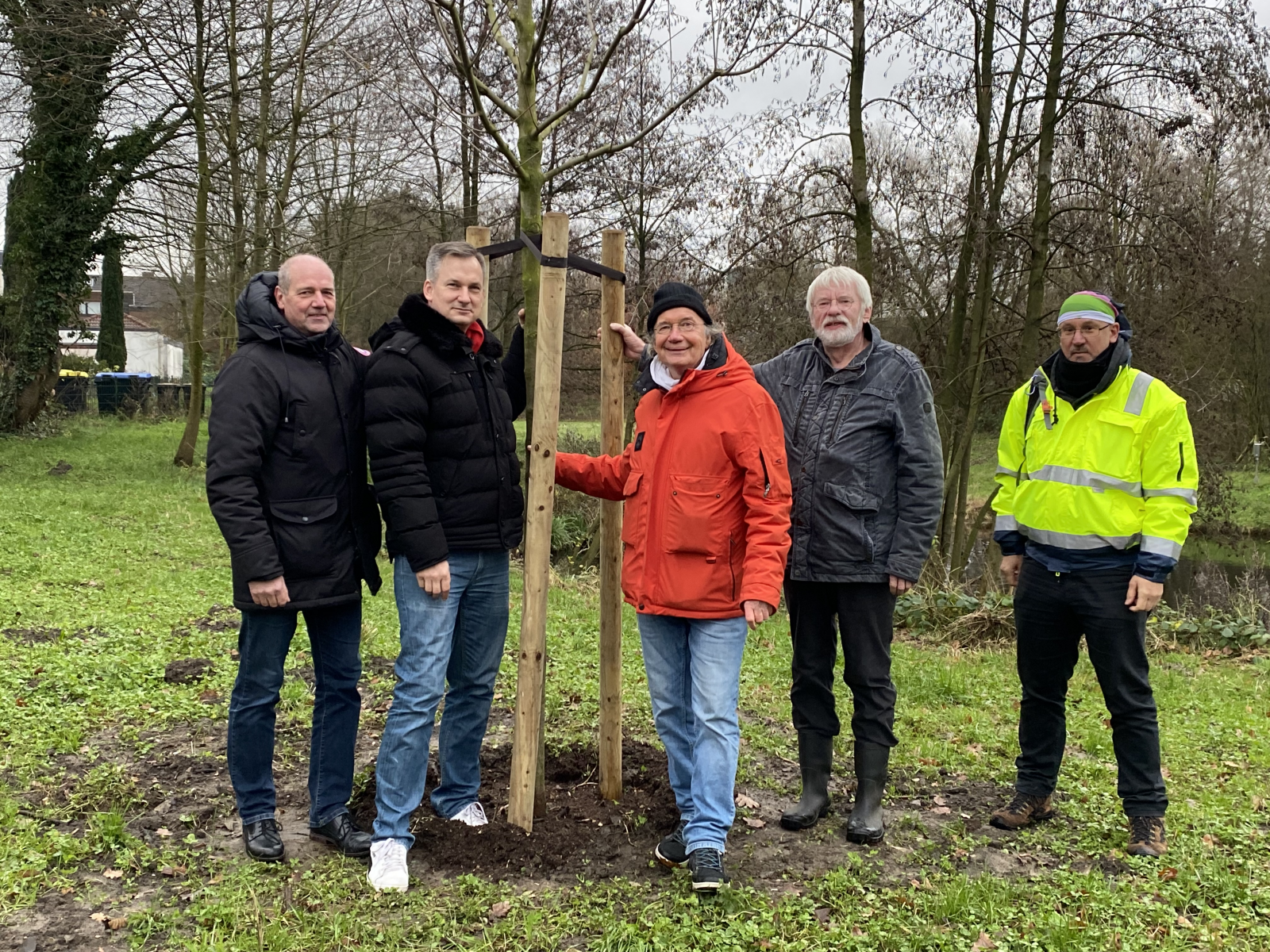 Neue Bepflanzung am Regenrückhaltebecken an der Nordseestraße