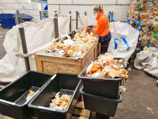 Forschungsprojekt EnEWA soll das bisher ungenutzte Potenzial des recycelbaren Papiers in gemischten Abfällen erschließen