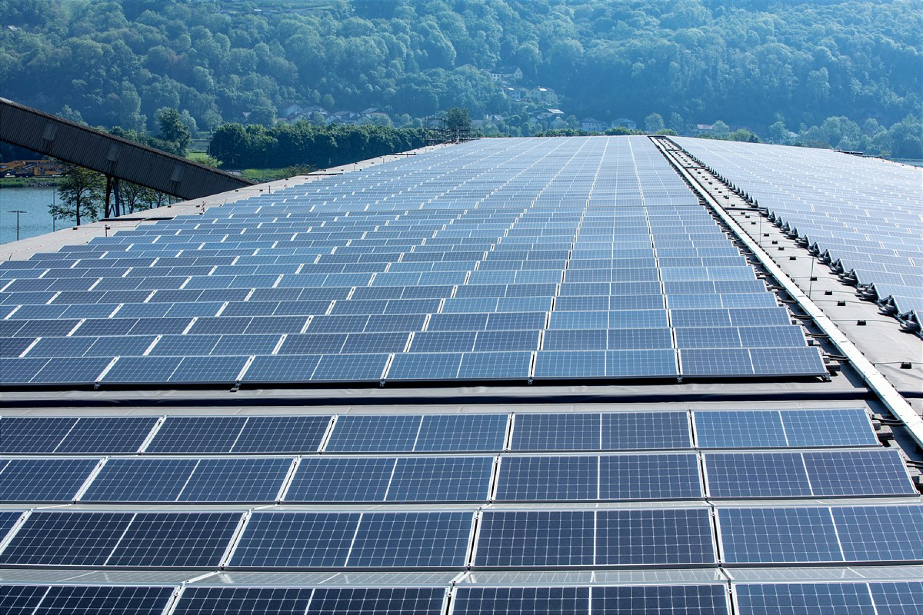 Borealis und Österreichs führendes Energieunternehmen VERBUND geben die Installation einer neuen Photovoltaikanlage am Borealis-Produktionsstandort in Linz, Österreich, bekannt. © Borealis