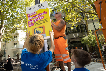 Plakataktion des Jugendrats Stuttgart‐West gegen die Vermüllung am Feuersee