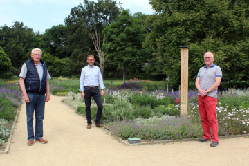 Neue Nisthilfen für Wildbienen im Botanischen Garten - Image