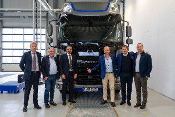 V. l.: David Pezzulli, (Managing Director von Mesientos), Herbert Robel (CHRO & Co-Founder Quantron AG), Ahmed Elkerrami (CEO Oilinvest Group), Andreas Haller (Gründer & Vorstandsvorsitzender Quantron AG), Michael Perschke (CEO Quantron AG), Timothy Sulli