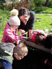 Kinder lernen Abfall kennen - Image