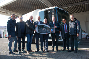 Schlüsselübergabe in Bremerhaven (v.l.n.r.) Josef Holtermann (Leiter Einkauf Remondis Lünen), Dr. Ulf Eversberg (Stadtrat Bremerhaven), Torsten von Haaren (Stadtverordnetenvorsteher Bremerhaven), Patrick Hermanspann (CEO FAUN Gruppe), Torsten Neuhoff (Bür