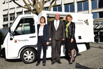 Lemke und Alt starten Pilotprojekt Elektro-Postbus - Image