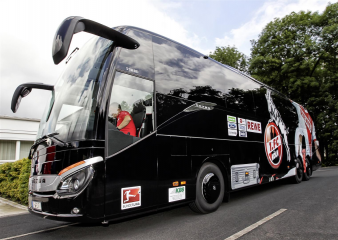 Quelle: Daimler AG - Der neue Mannschaftsbus des 1. FC Köln