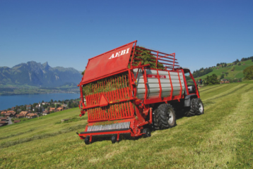 Aebi Ladegerät überzeugt im Praxistest des Magazins Landwirt